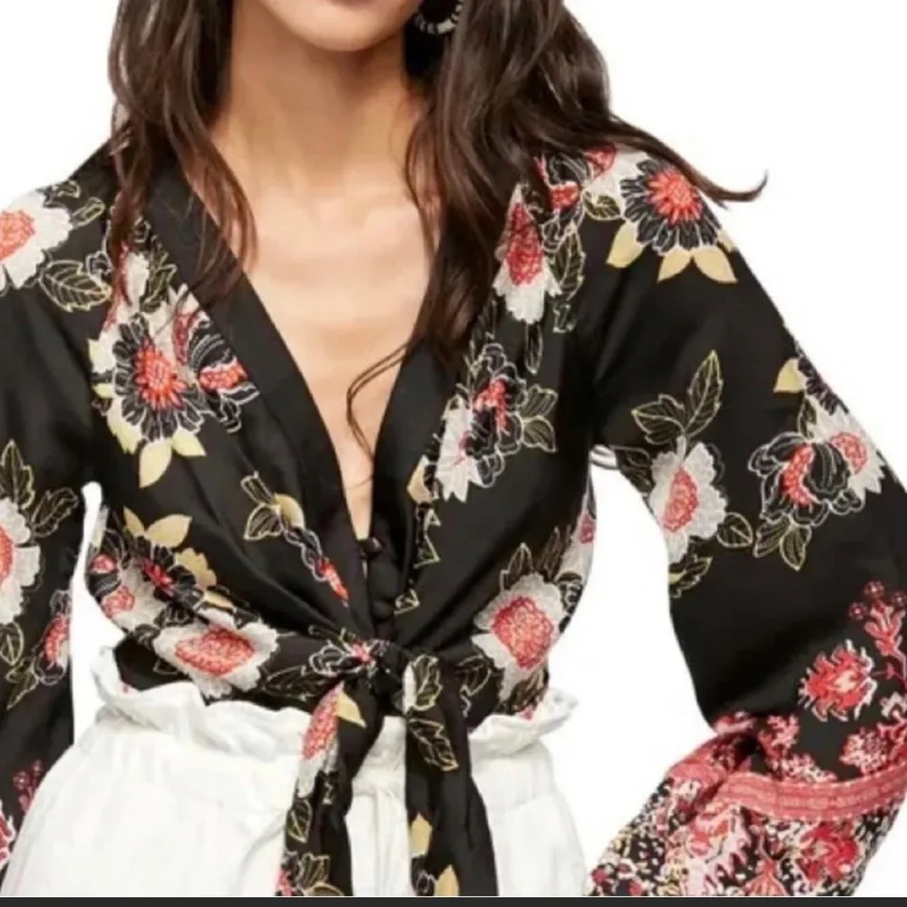 Free people romantic elastic floral shirt. - Picture 1 of 6